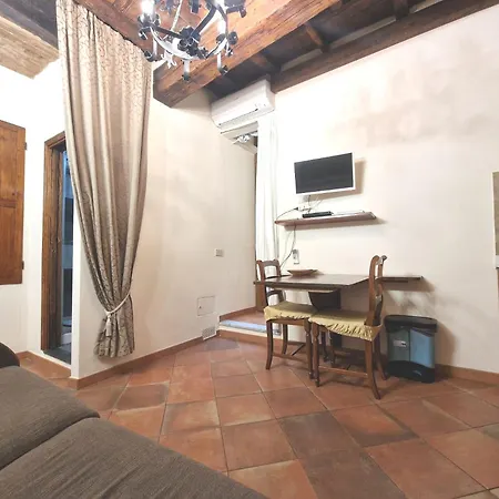 Апартаменты Florentine Pontevecchio By Sweet Homes *